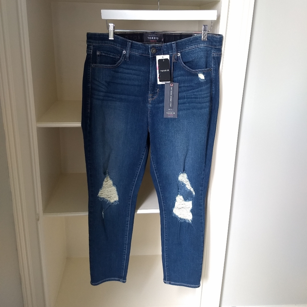 TORRID Sky High Skinny Crop Size 18 Distre…